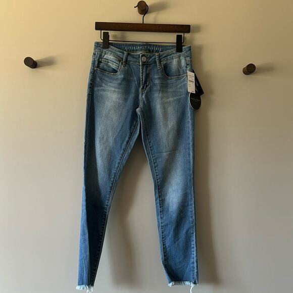 NWT ARTICLES OF SOCIETY SUPER SOFT SPARTA WASH SKINNY JEANS W/ FRAYED HEM SZ 26 - Picture 1 of 7
